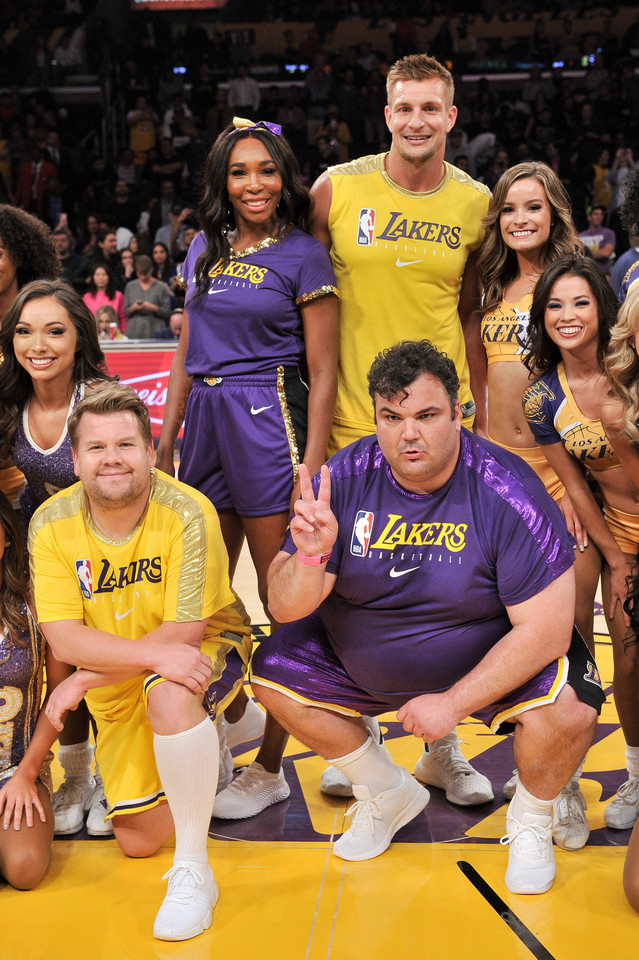 Venus WilliamsVenus Williams, Rob Gronkowski, James Corden i Ian Karmel z cheerleaderkami Los Angeles Lakers