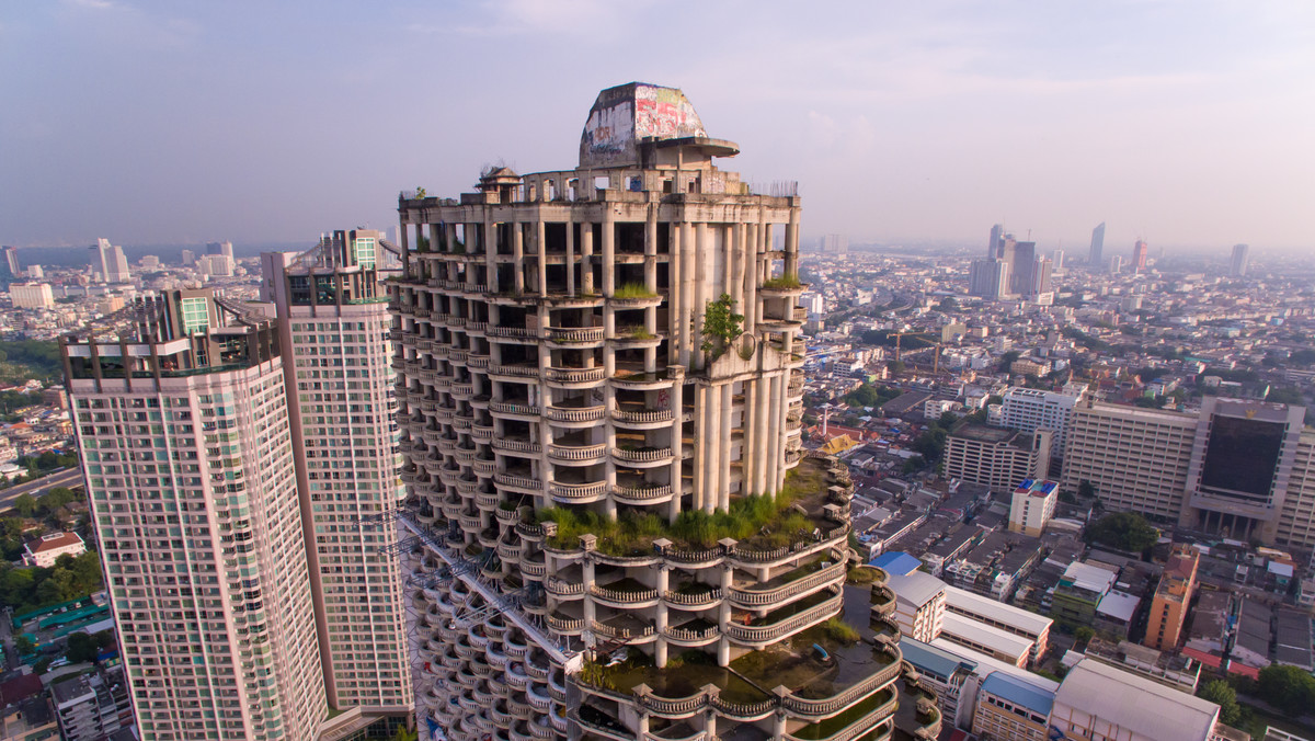 Tajlandia: opuszczona wieża Sathorn Unique Tower w Bangkoku