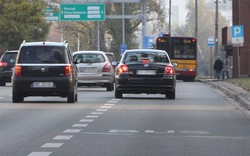 Toyota jak rakieta przez miasto! Premier pędził do domu bo…