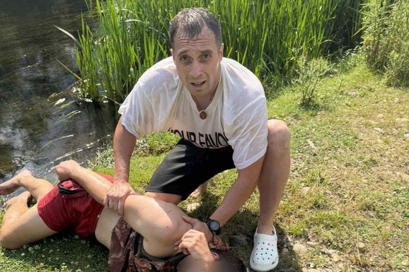 (FOTO) HEROJ! Stefan je video telo kako pluta Nišavom, a onda je bez razmišljanja SKOČIO U VODU I SPASIO ŽIVOT MLADIĆU: "Uspeo je da mu povrati svest!"