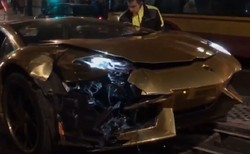 Rozbił złote lamborghini za ponad 1,5 mln w centrum Warszawy. Amatorskie WIDEO świadków