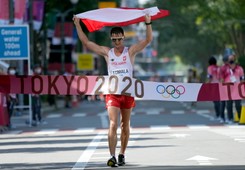 Tokio 2020. Sensacyjne złoto! Dawid Tomala mistrzem olimpijskim w chodzie na 50 km