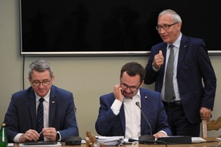 Pierwsze posiedzenie komisji śledczej ds. VAT. Co z niego wynikło?