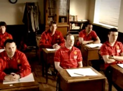 Ci piłkarze Manchesteru wrócili do szkoły