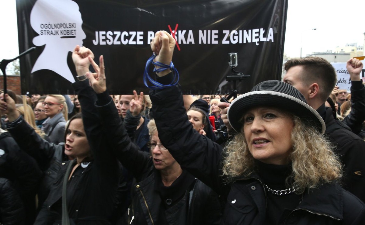Czarny protest przed siedzibą PiS