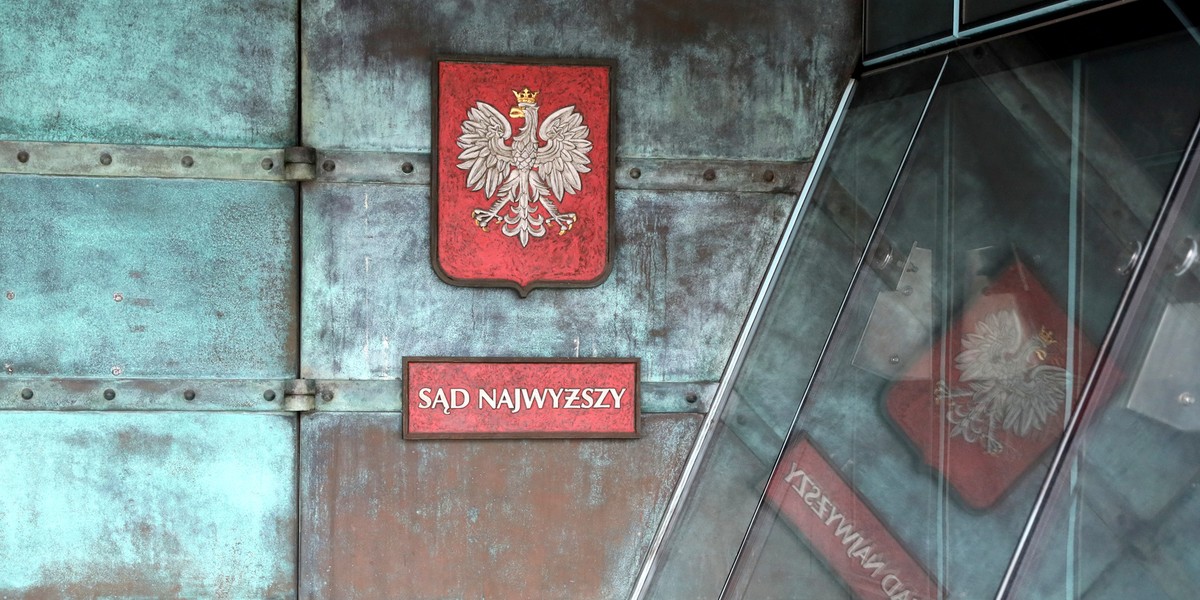 Sprawa, w której skazani zostali F. i kelnerzy, dotyczy nagrywania w latach 2013-2014 r. osób z kręgów polityki, biznesu oraz funkcjonariuszy publicznych w dwóch restauracjach