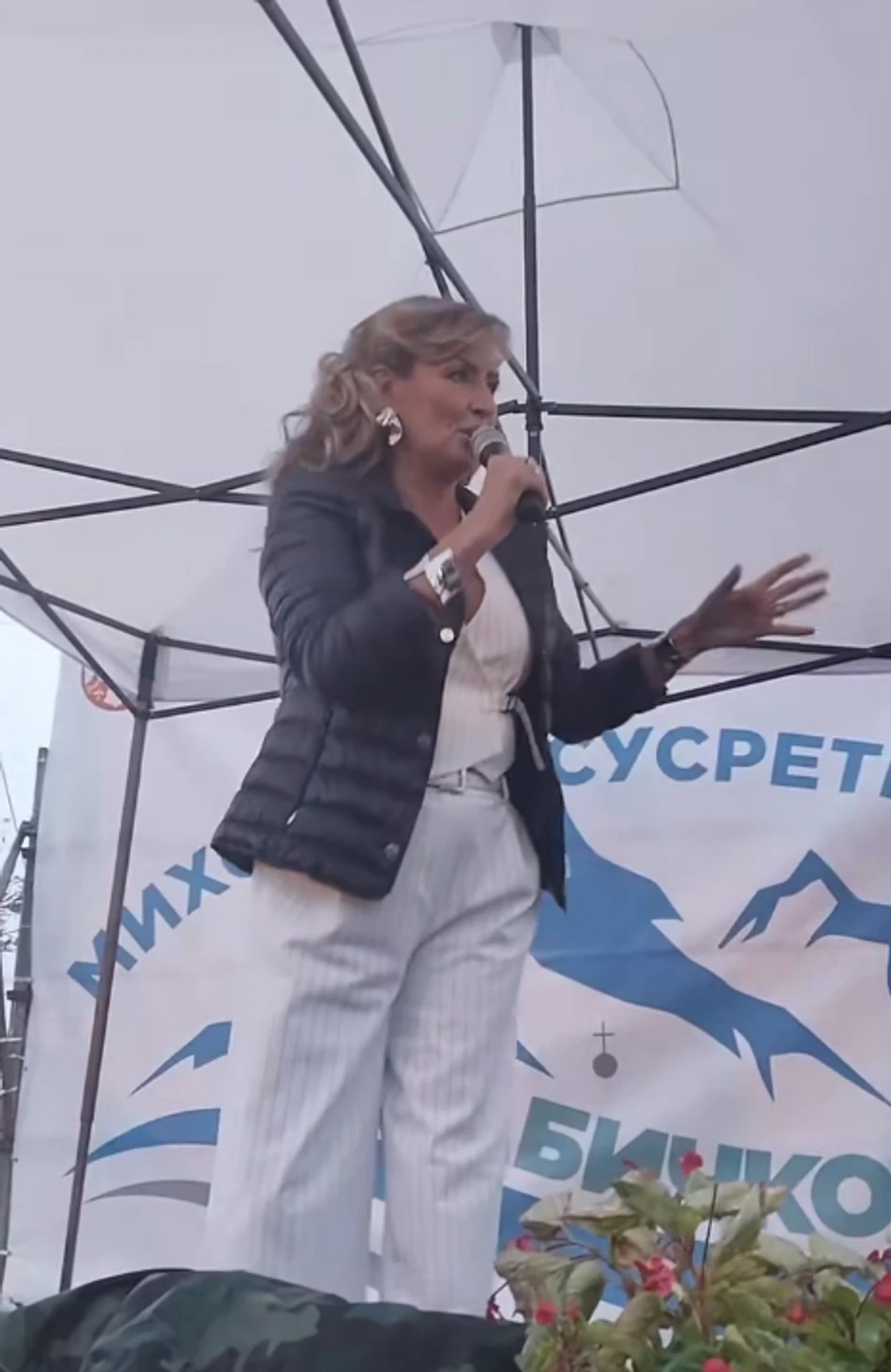 Sneki na nastupu šokirala