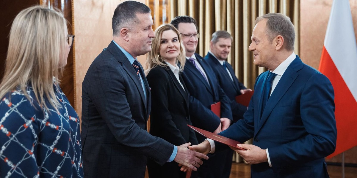 Premier Donald Tusk wręczył nominacje szefom służb specjalnych. 5 marca 2024 r.