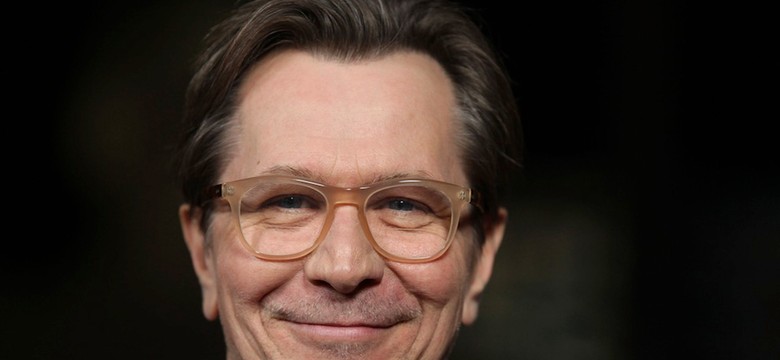 Gary Oldman przechodzi na drugą stronę... kamery