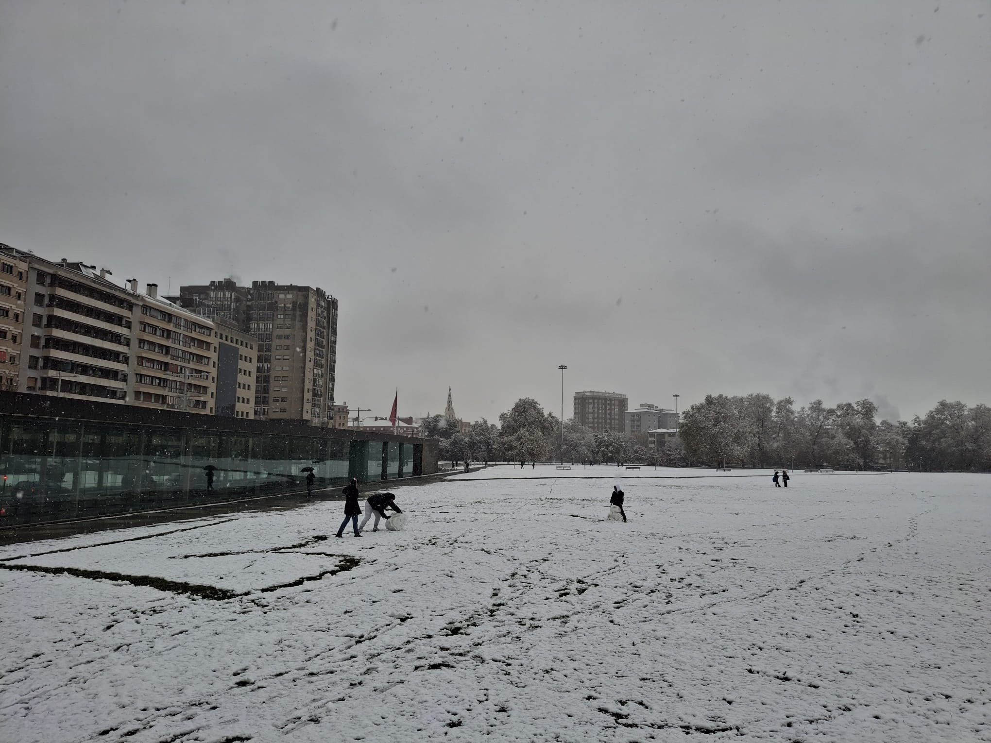 Vientos de 100 km/h y nieve: Un temporal activa alertas en 18 provincias