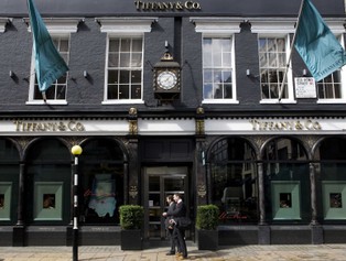 Tiffany, Richemont i Burberry informują o wzroście sprzedaży dóbr luksusowych