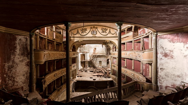 Hat éve fotóz elhagyatott színházakat, hátborzongató galéria gyűlt össze a képekből