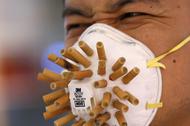 protest ekologia papierosy maska niedopałki