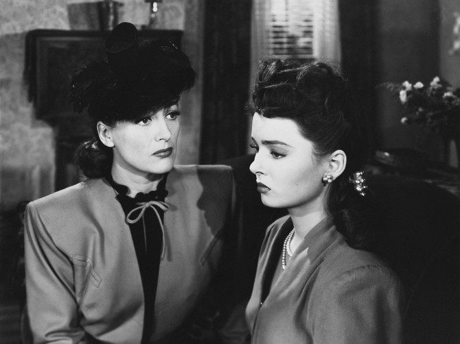 Džoan Kroford i En Mari Blajd u Mildred Pierce