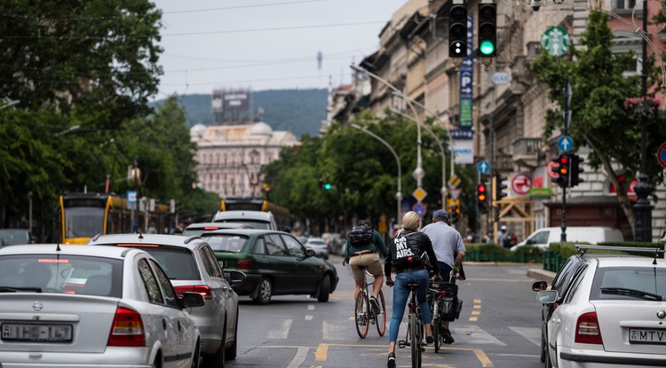 Átalakul a budapesti közlekedés: Karácsony Gergely az autósokat segítő intézkedéseket jelentett be