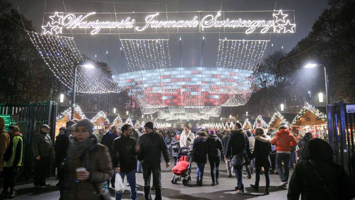 Już 28 listopada, w ramach Zimowego Narodowego, przy PGE Narodowym, po raz drugi ruszy Warszawski Jarmark Świąteczny – oficjalny jarmark stolicy. Iluminacja świetlna, świąteczna atmosfera i pyszne jedzenie, to jedne z wielu propozycji czekających na gości.