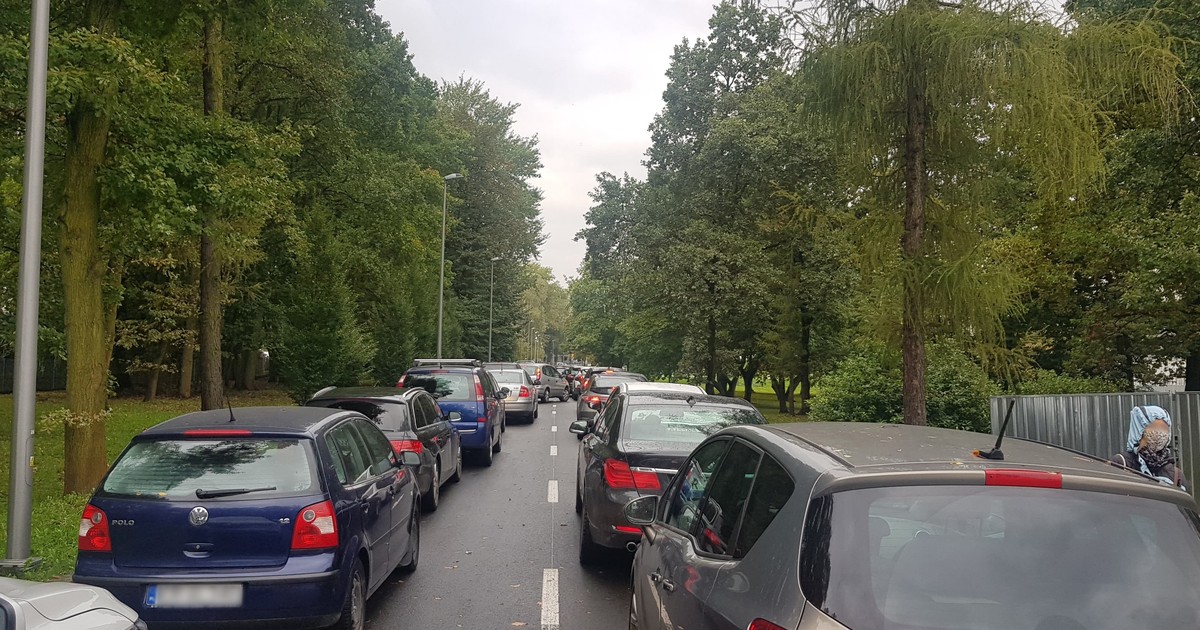 Ogromne kolejki do testów na koronawirusa. Ludzie czekają po kilka godzin