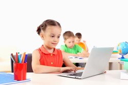 Pierwszakom z Ostrowa Wielkopolskiego lżej chodzi się do szkoły - oto powód