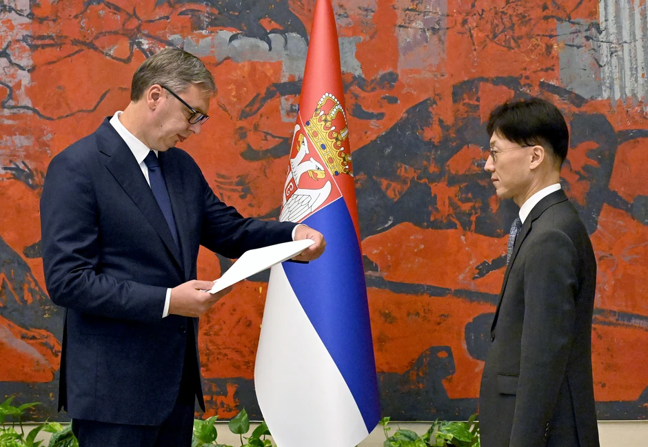 Predsednik Aleksandar Vučić primio je danas akreditivno pismo novoimenovanog ambasadora Republike Koreje u Srbiji Hong Gun Djonga