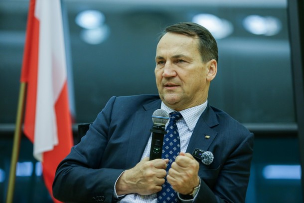 Minister spraw zagranicznych Radosław Sikorski podczas wykładu w siedzibie Polskiego Radia w Katowicach, 24.10.2024