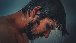 Erfrischend und sportlich: Die besten Duschgels für Männer im Vergleich