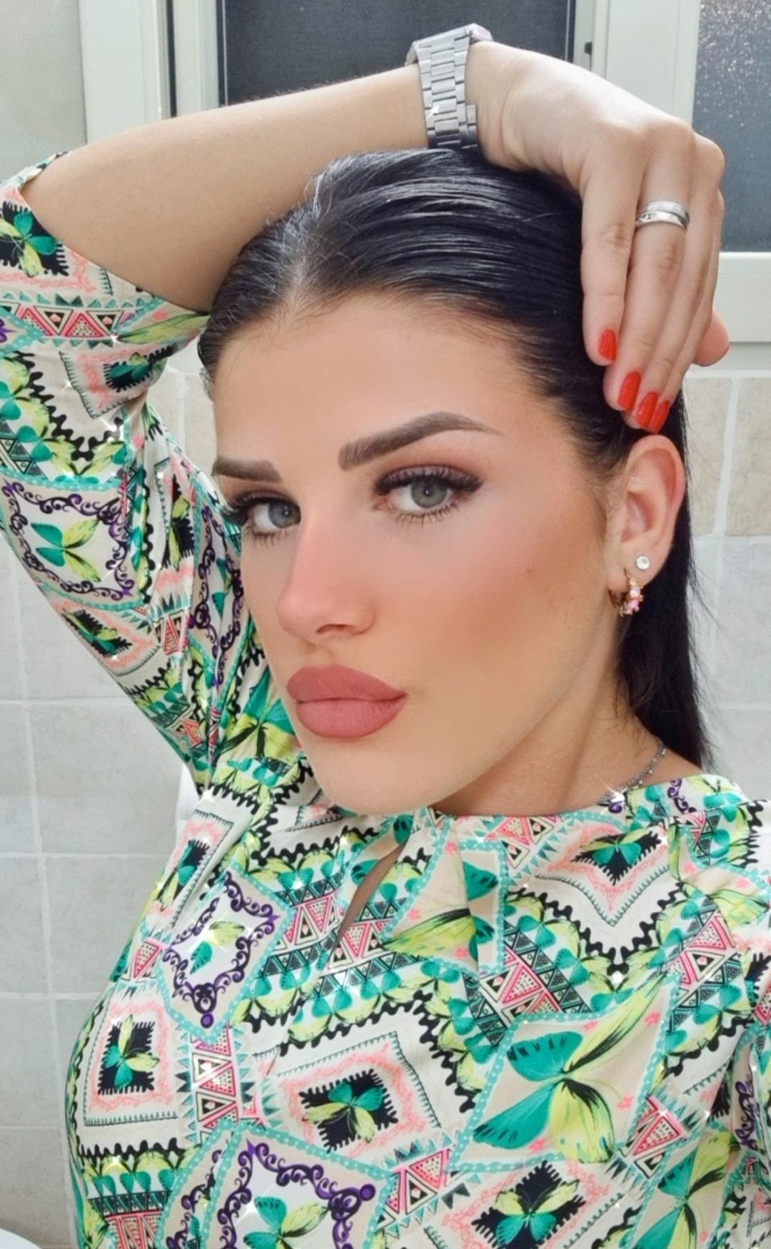 21-ročná kozmetička Alessia Neboso plánovala ukázať svoj nový dekolt v svadobných šatách s hlbokým výstrihom, no kvôli pooperačným komplikáciám sa svojho veľkého dňa nedožila.