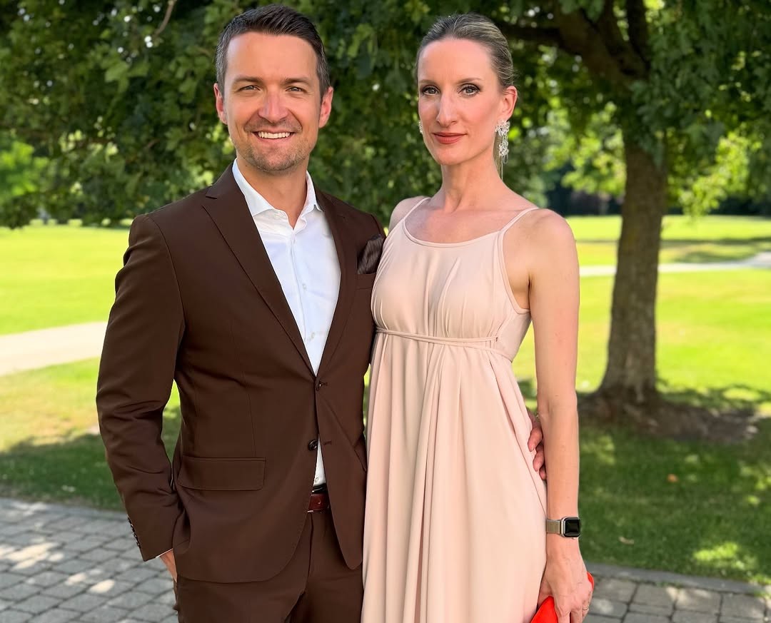 Viktor Vincze a Adela Vinczeová na mieste ich svadby v Tomášove.