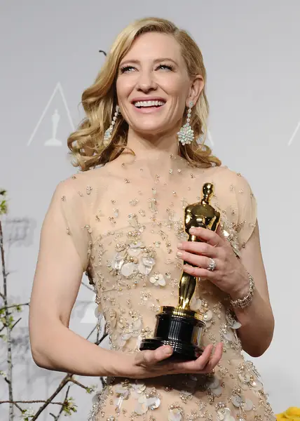 Cate Blanchett Oscary / Jason LaVeris / GettyImages 