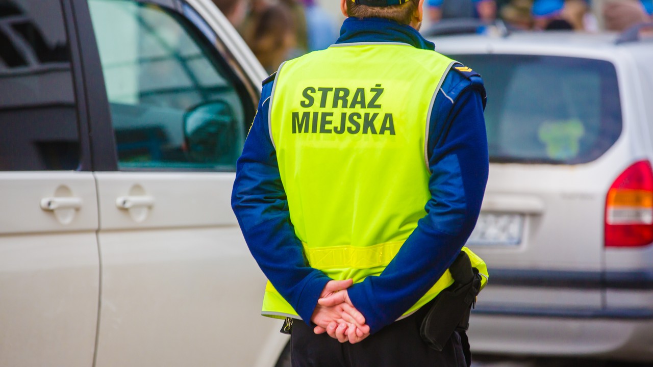 Pijany i pobity 12-latek znaleziony na plaży. "Interwencja, która szokuje"