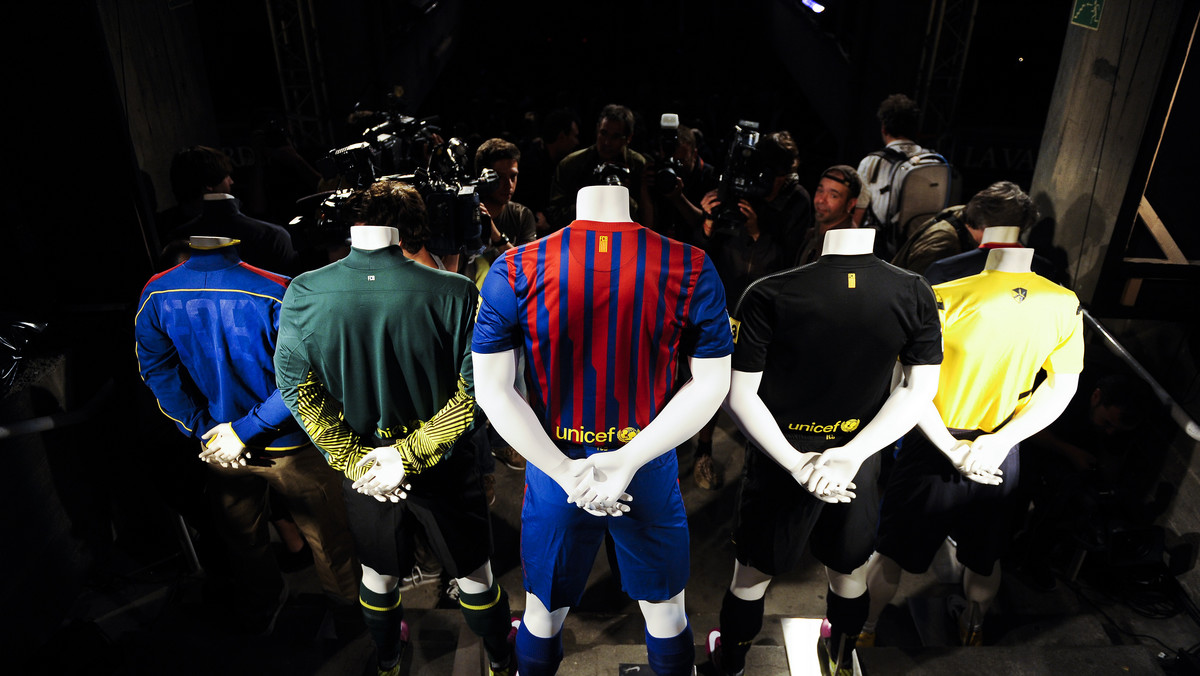 W Barcelonie zaprezentowano nowe stroje piłkarzy mistrzów Hiszpanii, FC Barcelona.