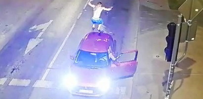 Pijany wbiegł na auto stojące na światłach Zobacz film z monitoringu