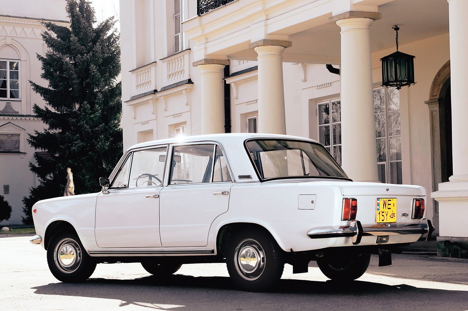 Polski Fiat 125p 1300 klasyczny kredens (z archiwum Auto