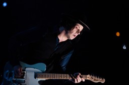 Jack White powraca do swoich numerów w akustycznym stylu