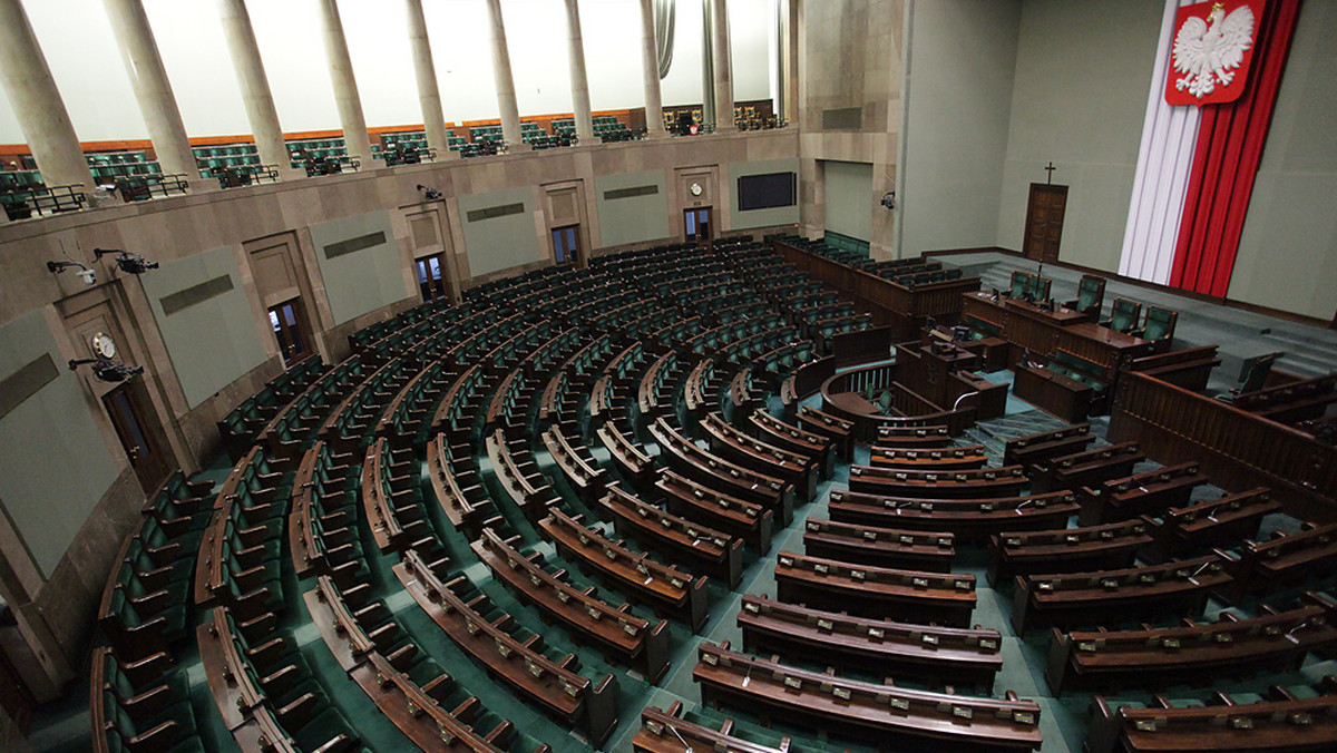 Sejm, który jutro rozpocznie trzydniowe posiedzenie, wysłucha m.in. expose szefa MSZ Grzegorza Schetyny o założeniach polskiej polityki zagranicznej w 2015 r.; rozpatrzy prezydencki projekt tzw. ustawy rodzinnej oraz rządowy projekt ograniczający czasowe umowy o pracę.