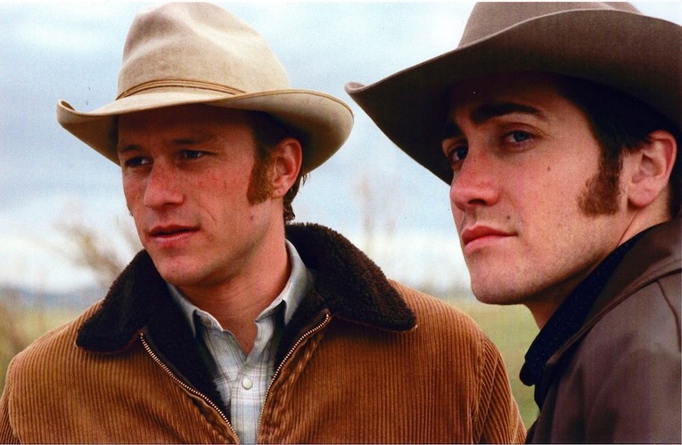 Jake Gyllenhaal i Heath Ledger w filmie 'Tajemnica Brokeback Mountain'