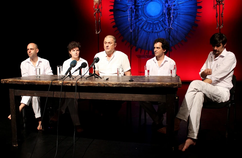 Andraš Urban i glumci predstave "U ime gospoda"