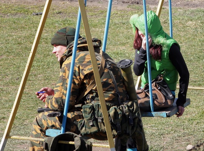 Żołnierze - najprawdopodobniej rosyjscy - na Krymie. Fot. EPA/ARTUR SHVARTS/PAP/EPA