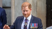 Harry herceg hatalmas hibát követett el, Károly királynak kellett bocsánatot kérnie a fia nevében