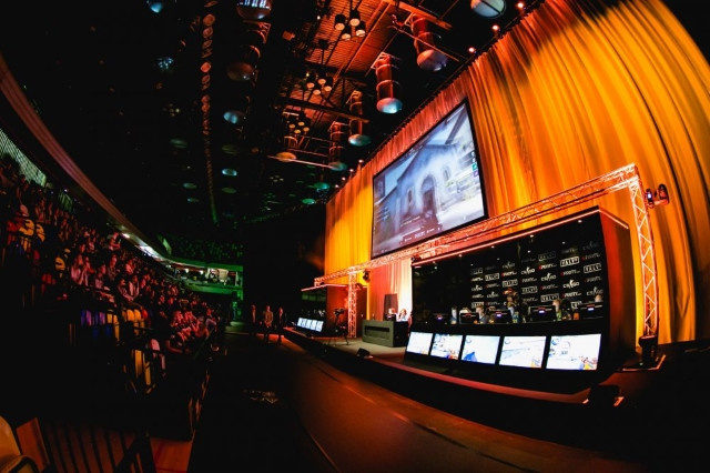 Turnieje CS:GO przyciągają tłumy. Na zdjęciu turniej Gfinity 2015 (fot. Fnatic.com)