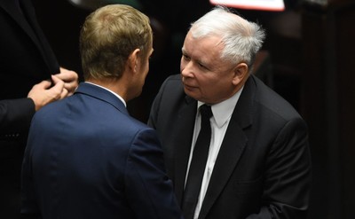 W polityce bez zmian. Z Kaczyńskim równa się tylko Tusk