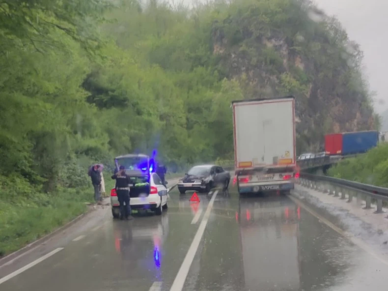 Zakucao se u prikolicu kamiona