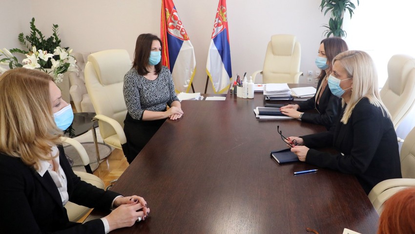 Maja Popović, sastanak