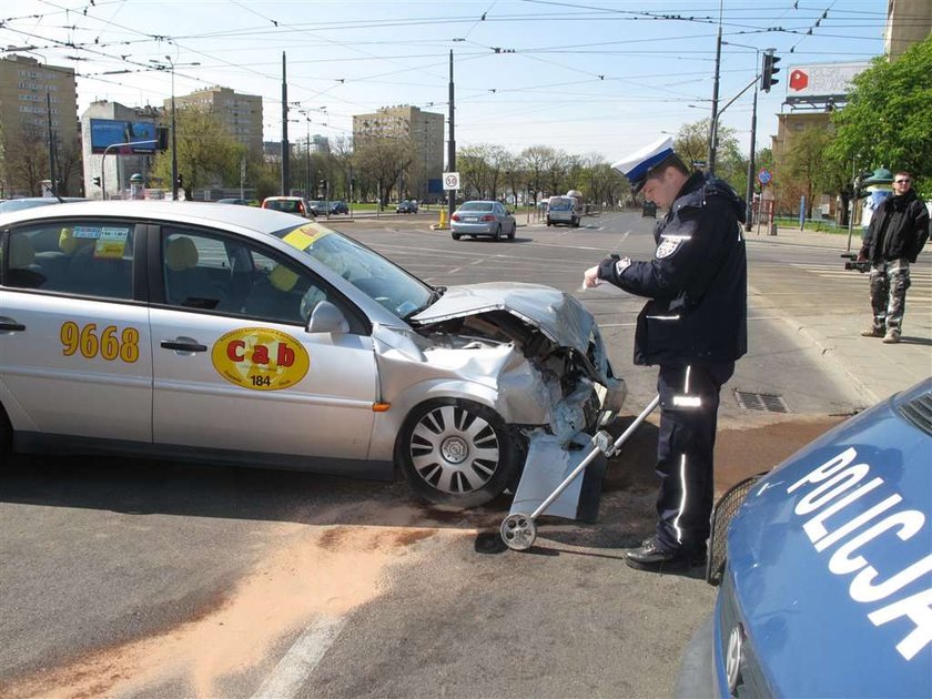 Warszawa, wypadek, taxi, taksówka, radiowóz, policja