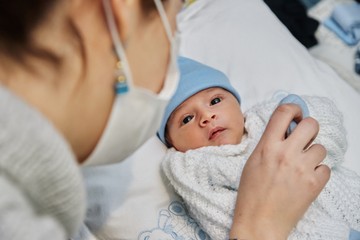 Delta variáns: már csecsemők is meghaltak a Covidtól!