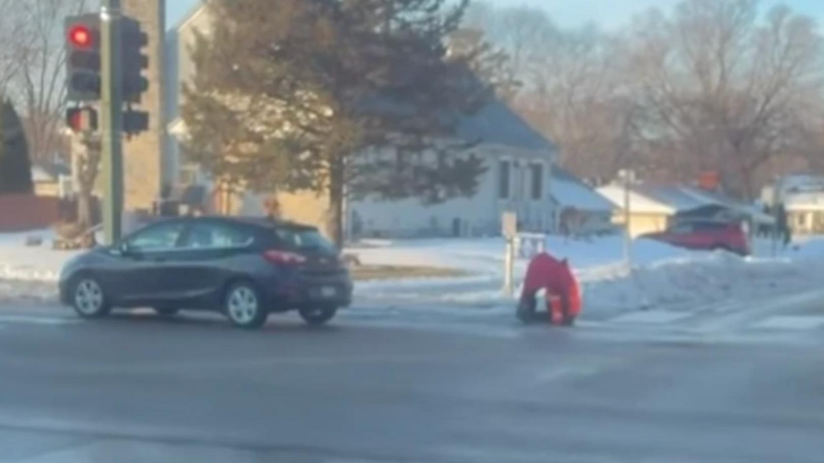 Američana, ktorý bol svedkom celej situácie, reakcia okoloidúcich príjemne prekvapila.