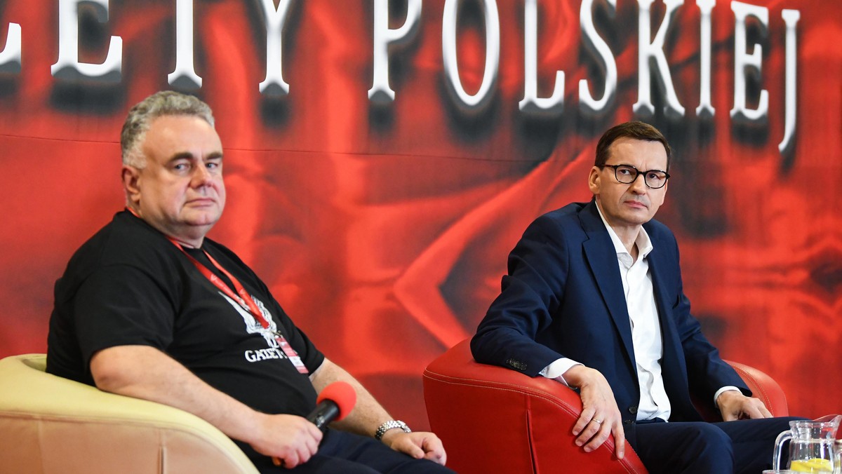 Nowy strumień pieniędzy na prawicowe media na "kontrolę wyborów"