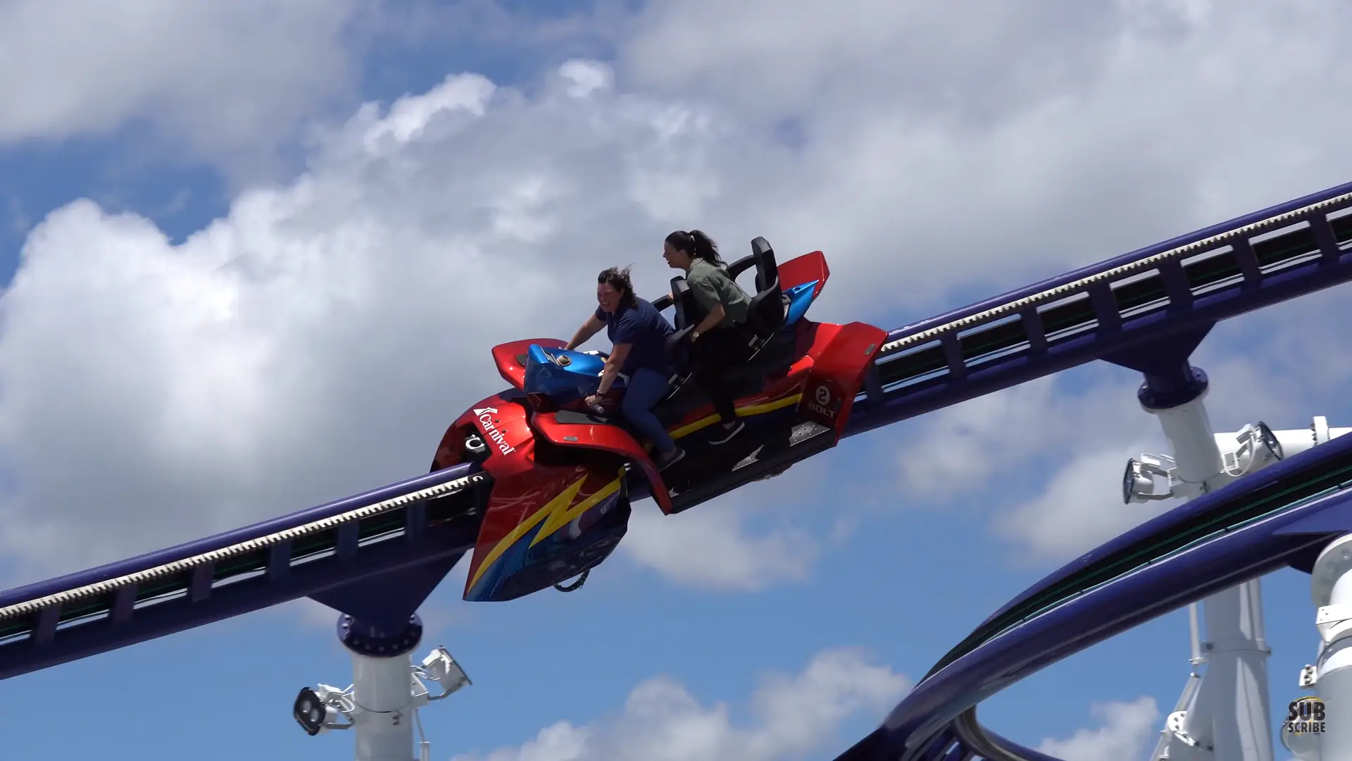 Otwarto pierwszy na świecie roller coaster na statku. Zapewnia malowniczy widok na ocean