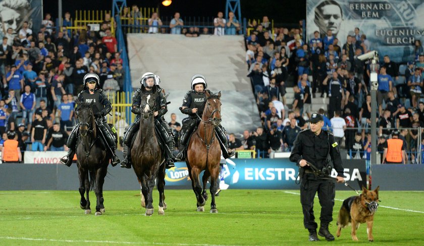 Burdy po meczu w Chorzowie. Policja udawała... fotoreporterów