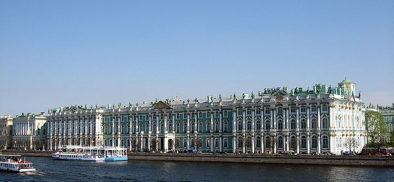 Włamanie do systemów Ermitażu. Elektroniczne tablice wyświetlały informację o rosyjskich zbrodniach