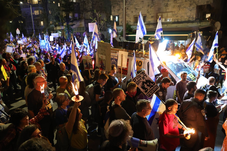 Demonstranci domagają się uwolnienia zakładników oraz dymisji Netanjahu. Jerozolima, 2 kwietnia br.